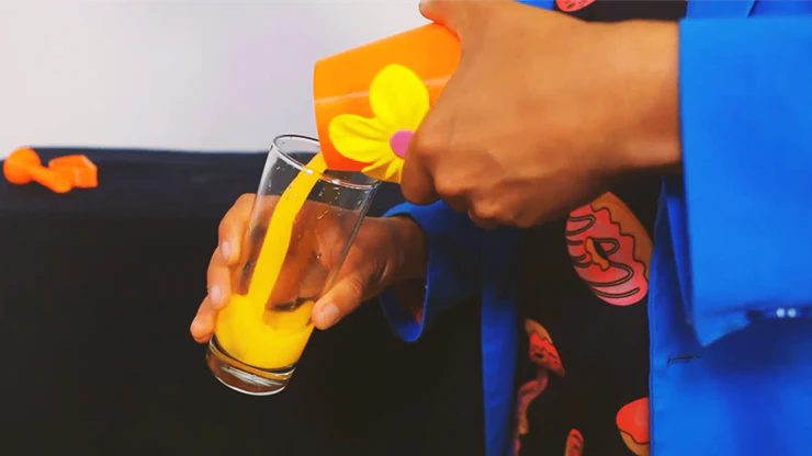 COMEDY WATERING CAN (Gimmicks and Online Instructions) by Mago Flash - Image 4